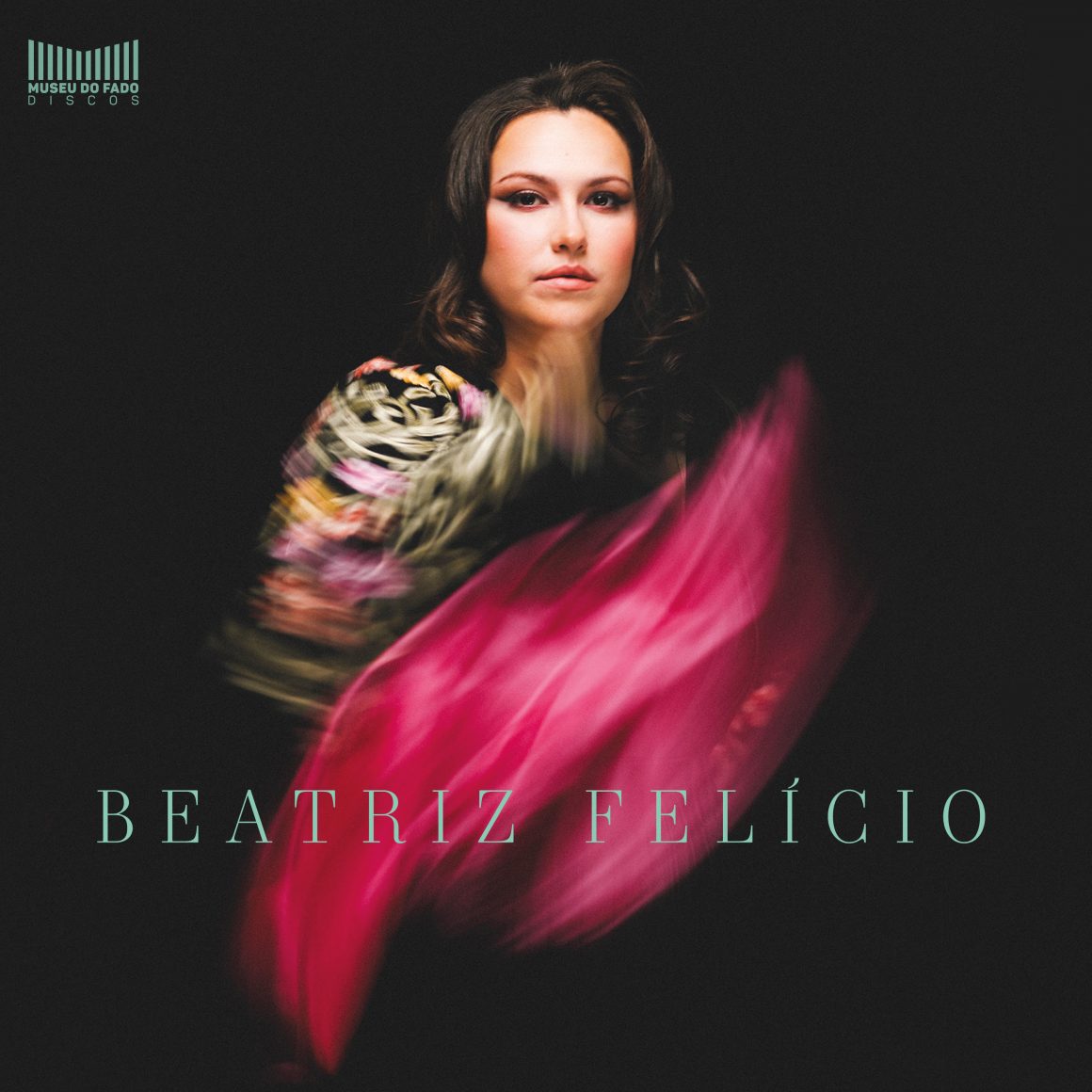 BEATRIZ FELÍCIO LANÇA ÁLBUM DE ESTREIA