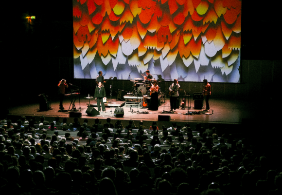 ATÉ A CHUVA PAROU PARA OUVIR LENA D’ÁGUA NA CASA DA MÚSICA