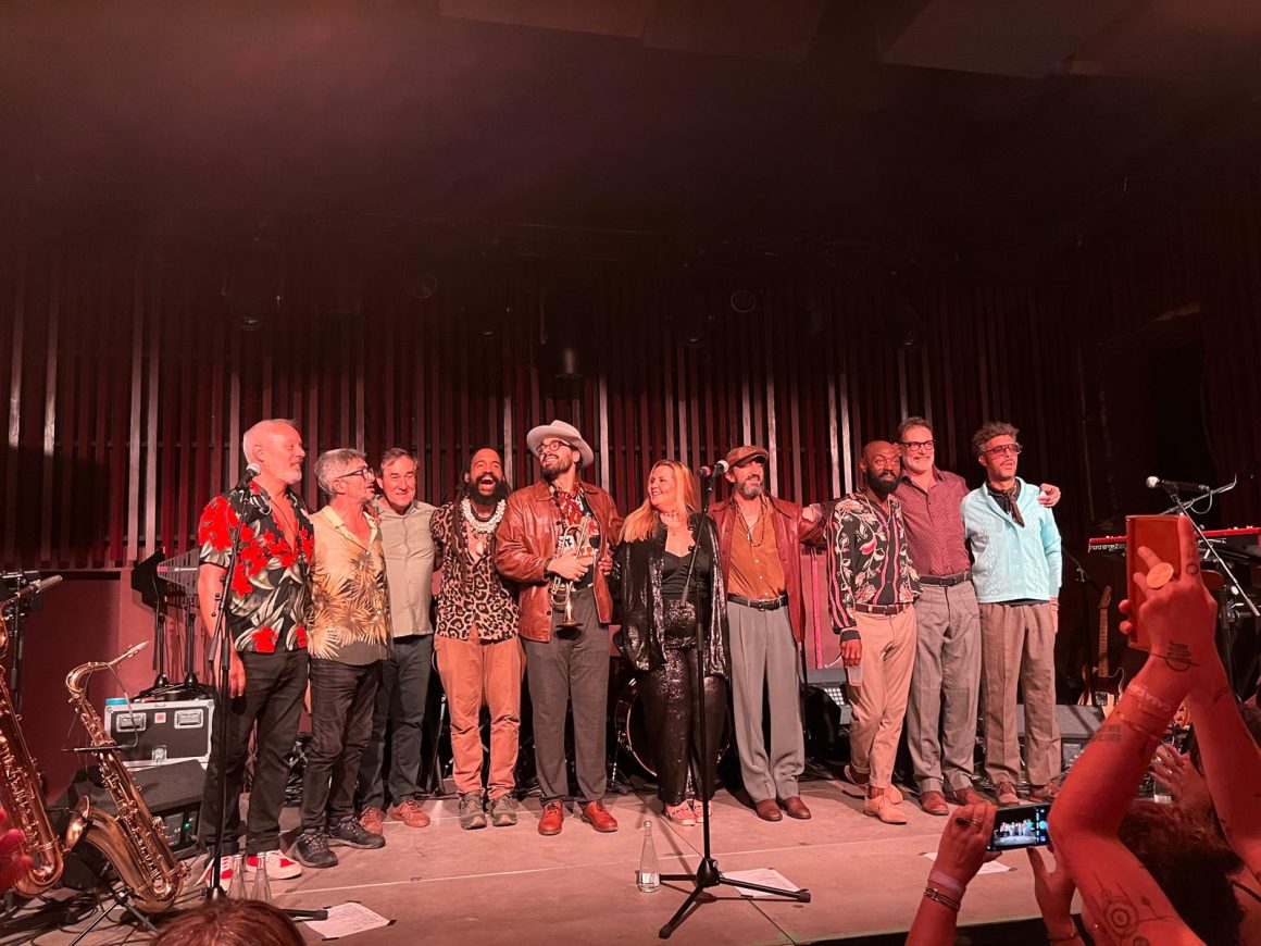 CAIS SODRÉ FUNK CONNECTION APRESENTARAM O NOVO ÁLBUM AO VIVO, NUMA NOITE CHEIA DE GROOVE E ALMA LISBOETA CAIS SODRÉ FUNK CONNECTION APRESENTARAM O NOVO ÁLBUM AO VIVO, NUMA NOITE CHEIA DE GROOVE E ALMA LISBOETA