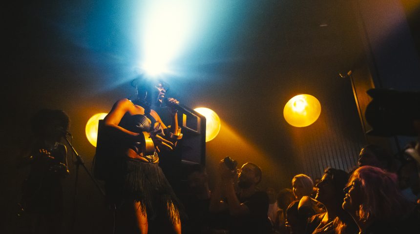 “QUEM MANDA NO MIC? É A PONGO!” PONGO INCENDEIA O LUX FRÁGIL NUMA NOITE DE DANÇA, COMUNHÃO E LIBERDADE